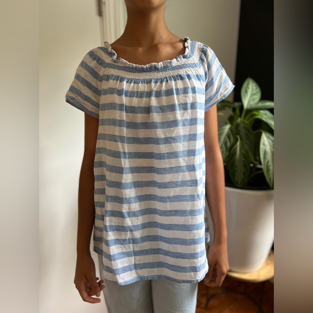 BeachLunchLounge Size S/P White/Blue striped top.